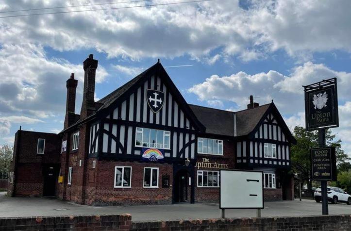 Upton Arms Hotel Pontefract Bagian luar foto