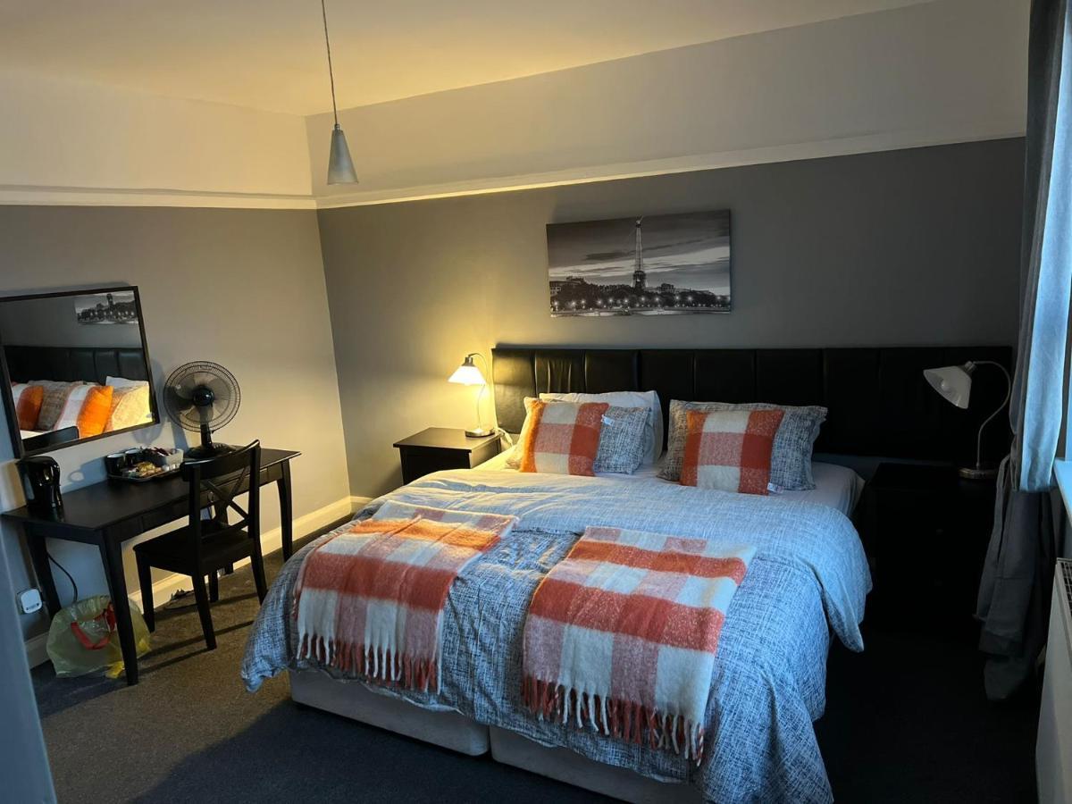 Upton Arms Hotel Pontefract Bagian luar foto