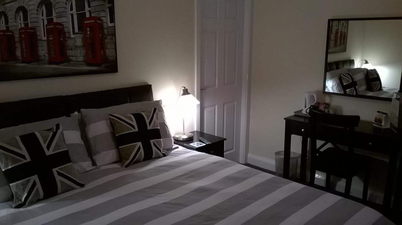 Upton Arms Hotel Pontefract Bagian luar foto