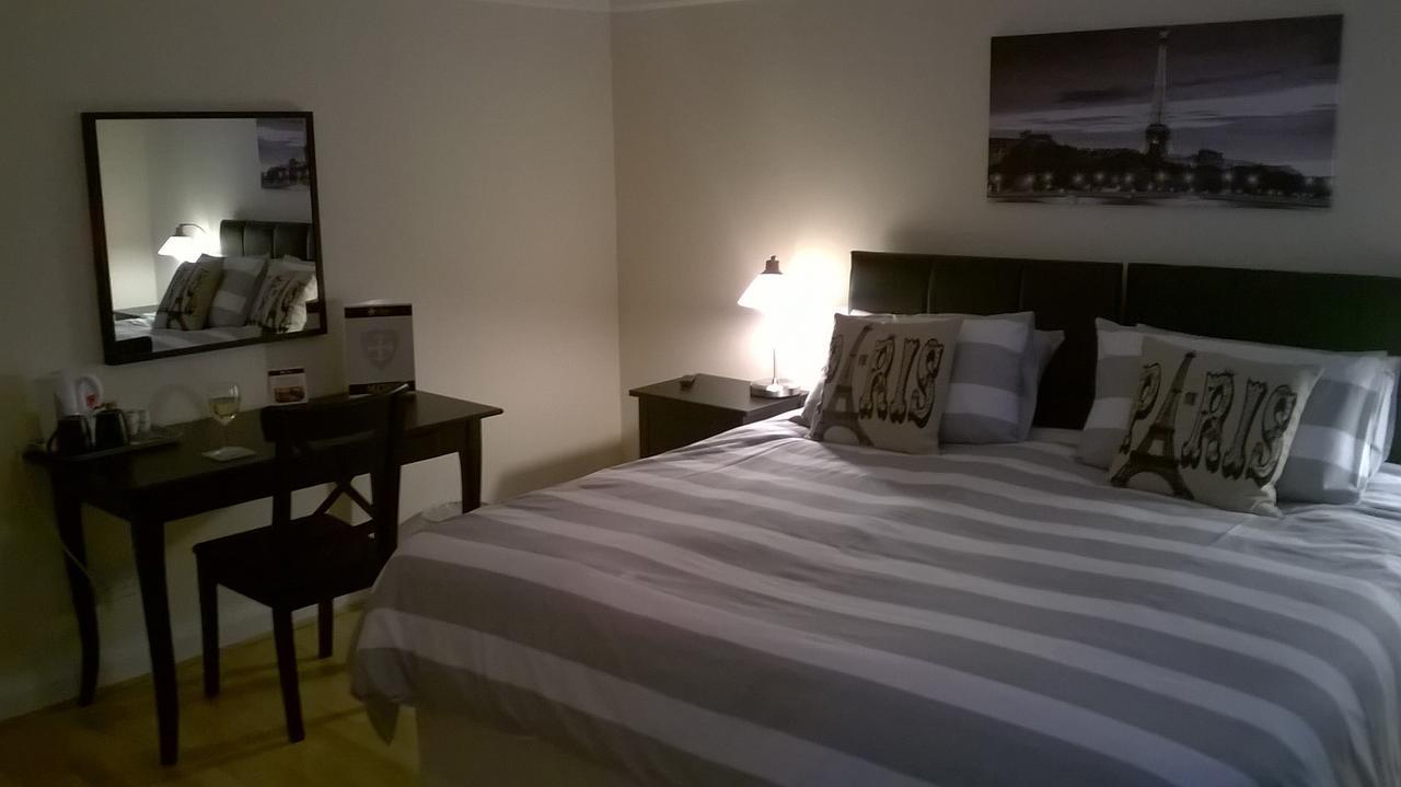 Upton Arms Hotel Pontefract Bagian luar foto