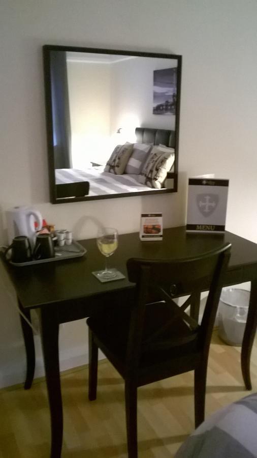 Upton Arms Hotel Pontefract Bagian luar foto