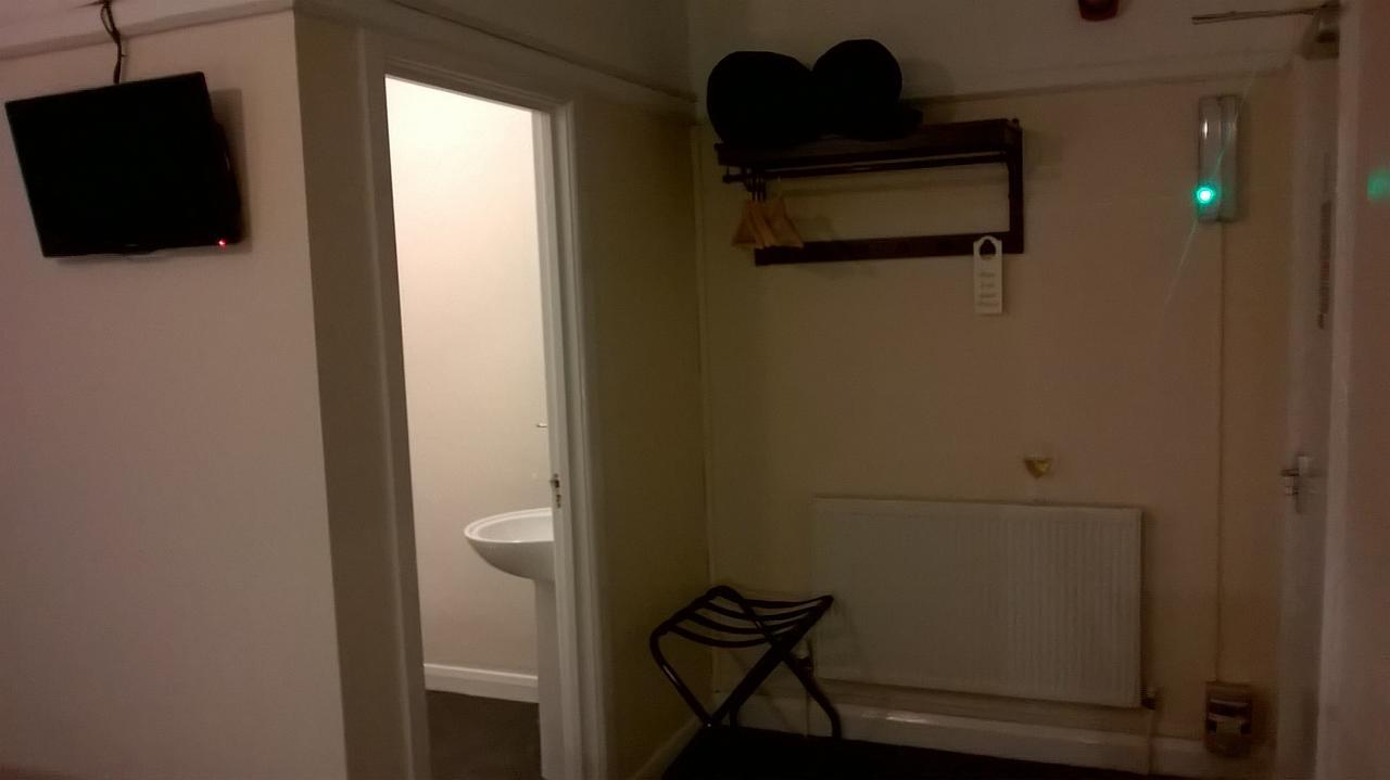 Upton Arms Hotel Pontefract Bagian luar foto