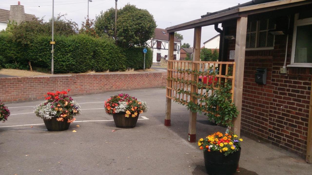 Upton Arms Hotel Pontefract Bagian luar foto